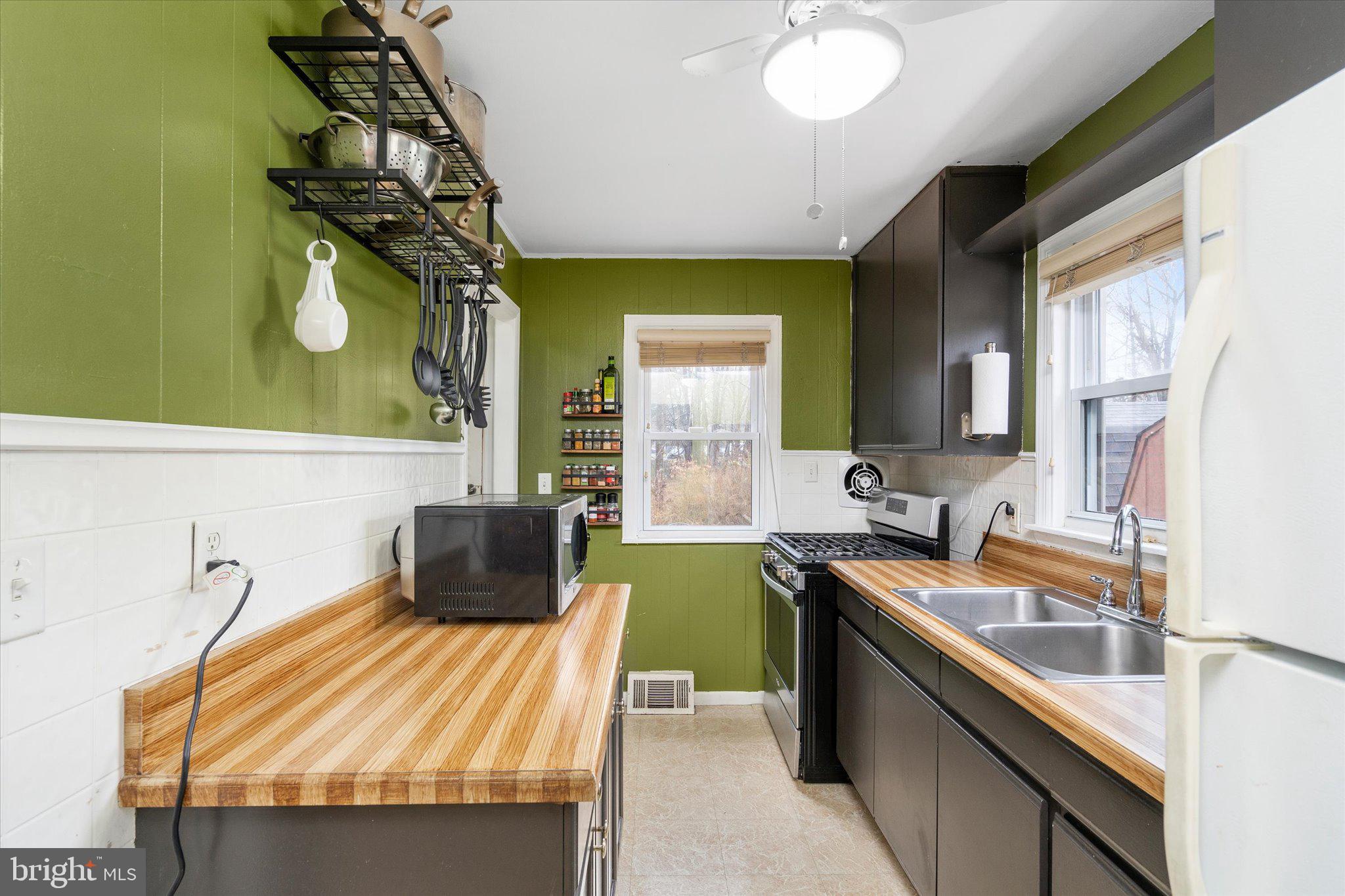 310 Wynnewood Road Ewing, NJ 08628 - Photo 9 of 29