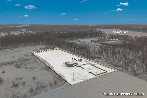 $324,999 | 9055 Kellogg Drive, Reading, MI 49274