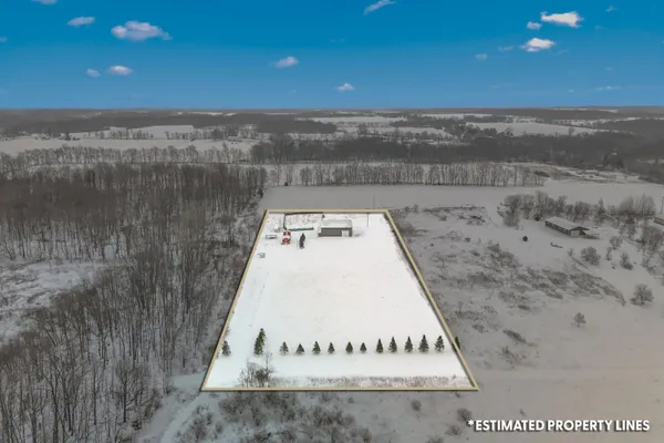 $324,999 | 9055 Kellogg Drive, Reading, MI 49274