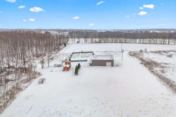 $324,999 | 9055 Kellogg Drive, Reading, MI 49274