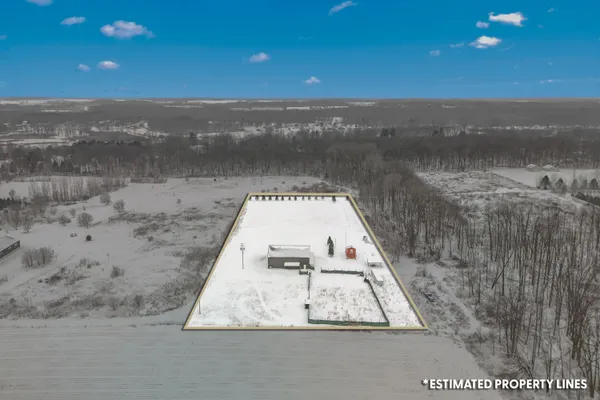 $324,999 | 9055 Kellogg Drive, Reading, MI 49274