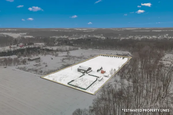 $324,999 | 9055 Kellogg Drive, Reading, MI 49274