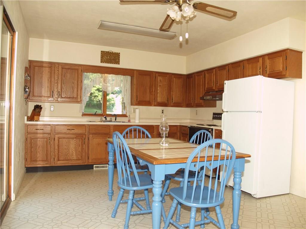 556 Cecil-Henderson Road Cecil, PA 15321 - Photo 4 of 23