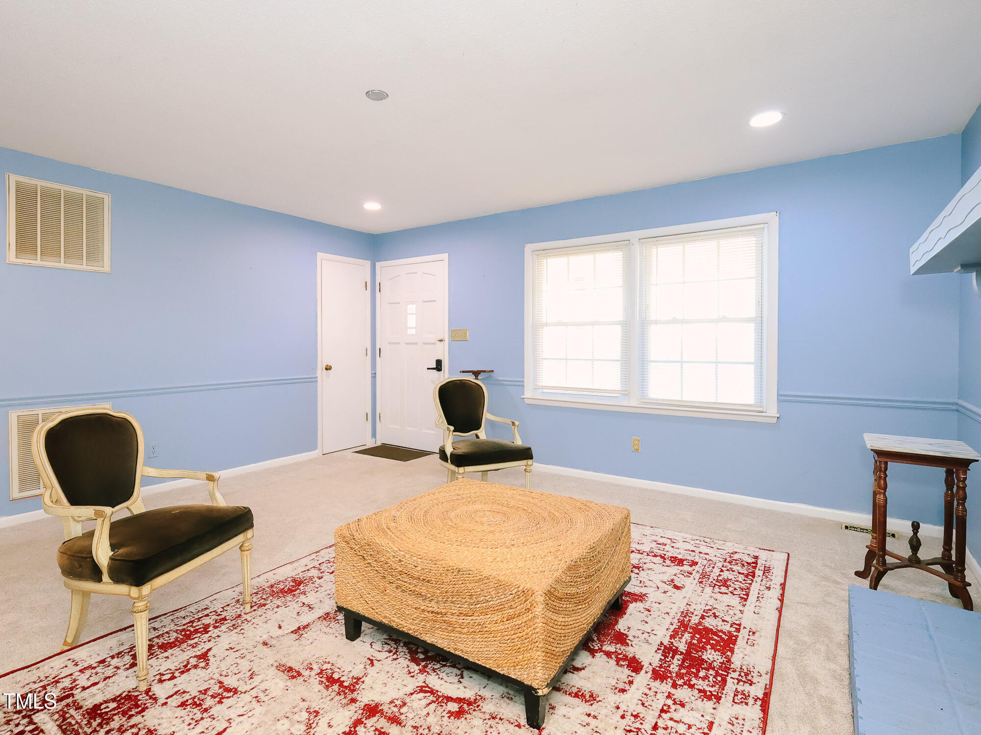 1354 Mudham Road Zebulon, NC 27597 - Photo 5 of 47 008_1354_mudham_living_rm