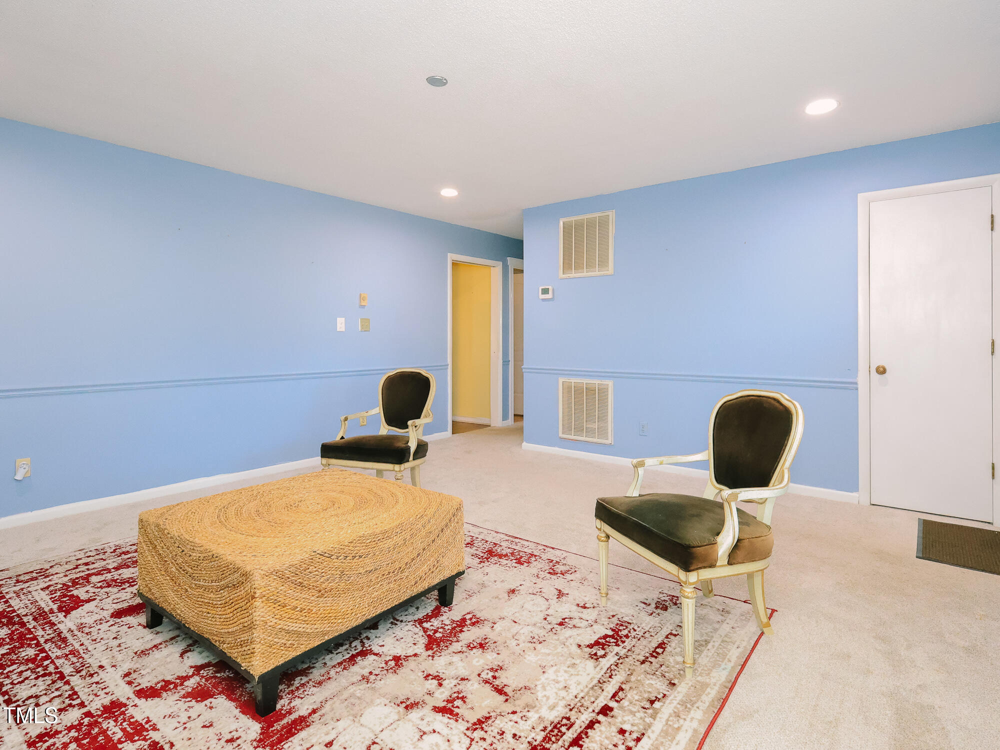 1354 Mudham Road Zebulon, NC 27597 - Photo 6 of 47 009_1354_mudham_living_rm