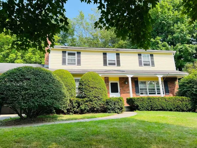 $668,000 | 303 Pinehurst Drive, Shelburne, VT 05482