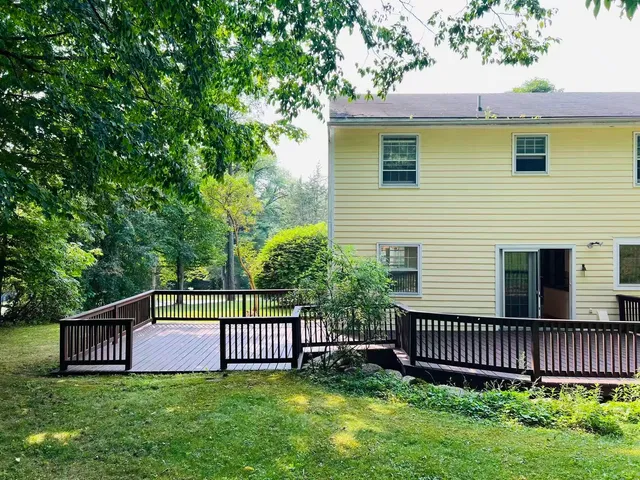 $668,000 | 303 Pinehurst Drive, Shelburne, VT 05482