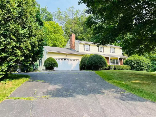 $668,000 | 303 Pinehurst Drive, Shelburne, VT 05482