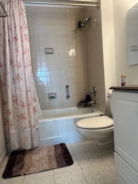 7004 Boulevard East, Unit 30G Guttenberg, NJ 07093 - Photo 13 of 34 a bathroom with a toilet a sink and a shower