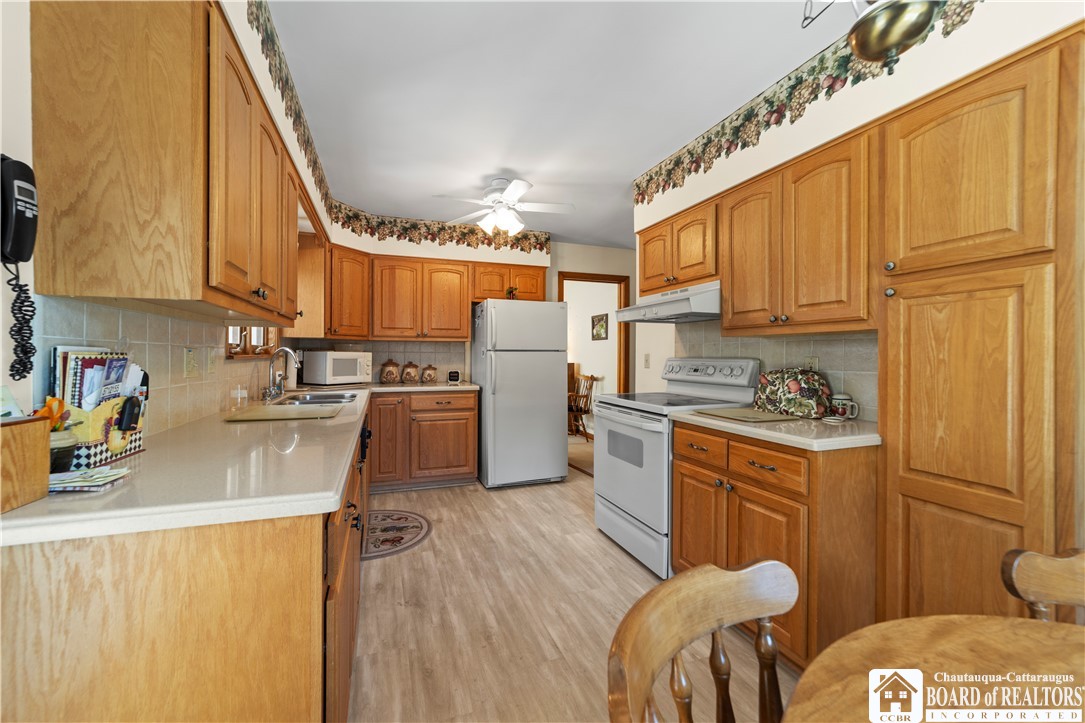 204 Berry Road Pomfret, NY 14063 - Photo 11 of 35