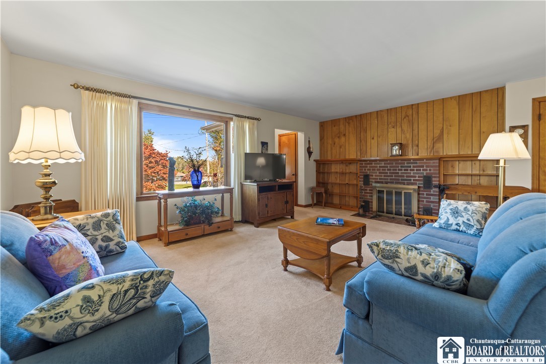 204 Berry Road Pomfret, NY 14063 - Photo 4 of 35