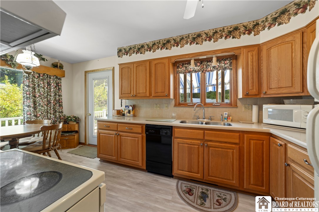 204 Berry Road Pomfret, NY 14063 - Photo 8 of 35