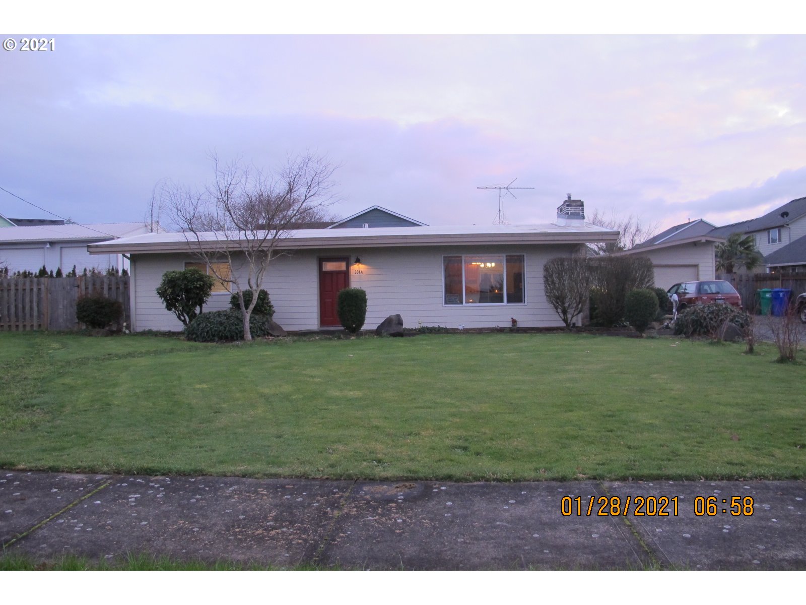 3344 Southeast Hillyard Road Gresham, OR 97080 - Photo 3 of 20 Gallery Image 3