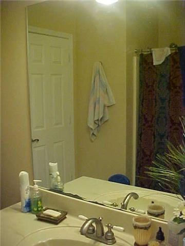 455 Port Royal Road Clarksville, TN 37040 - Photo 15 of 20 HALL BATH ADJOINING BEDROOM 2