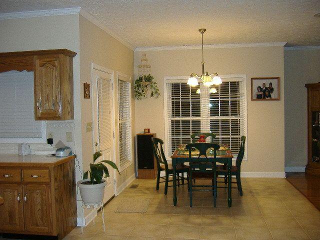 455 Port Royal Road Clarksville, TN 37040 - Photo 4 of 20 BREAKFAST NOOK W/ DOOR TO THE PATIO IN BACK