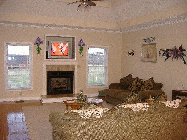 455 Port Royal Road Clarksville, TN 37040 - Photo 7 of 20 DEN W/ FIREPLACE OFF KITCHEN