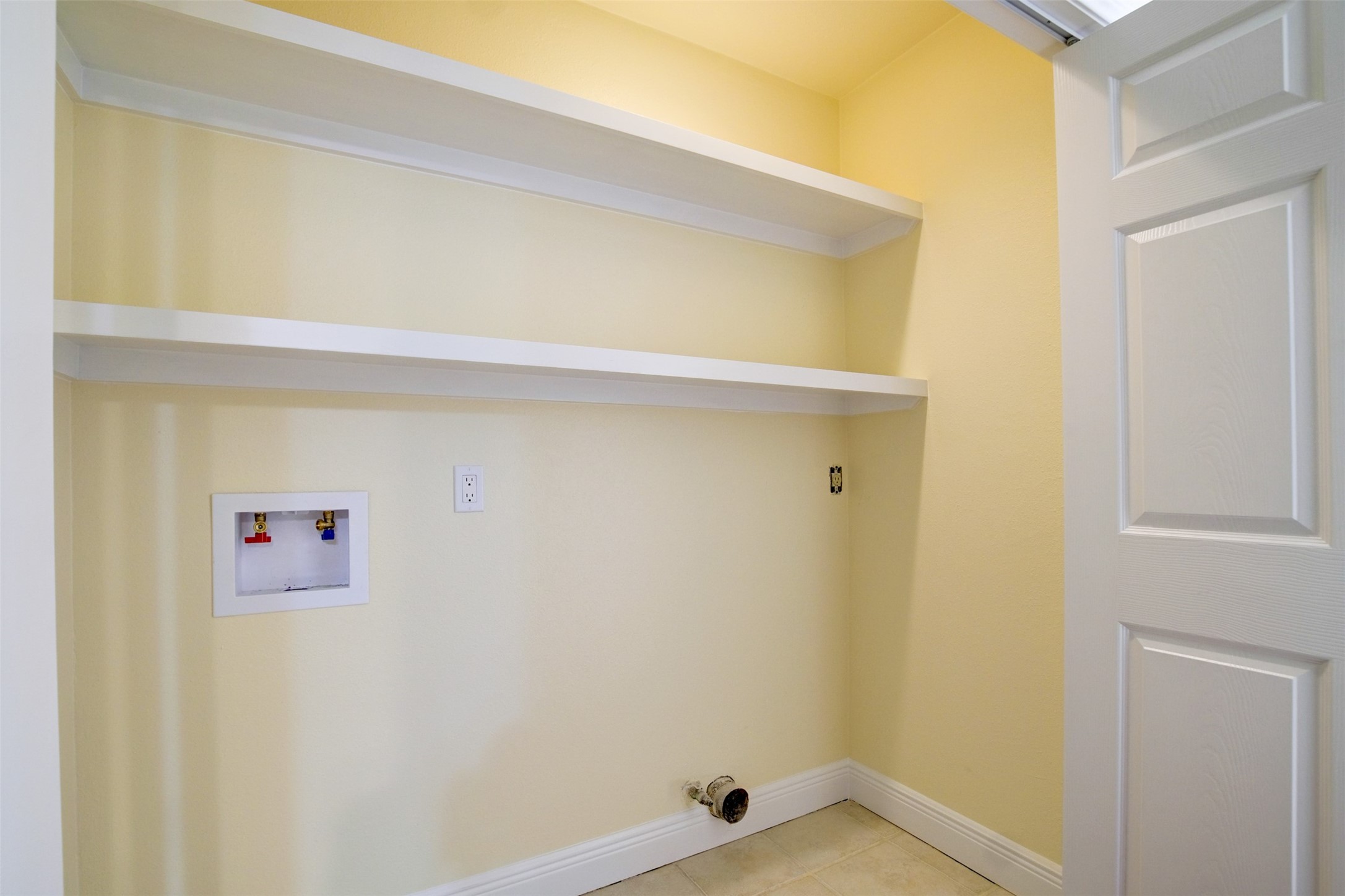 11840 Spring Grove Drive Houston, TX 77099 - Photo 11 of 27 Convenient indoor laundry area with washer/dryer hookups