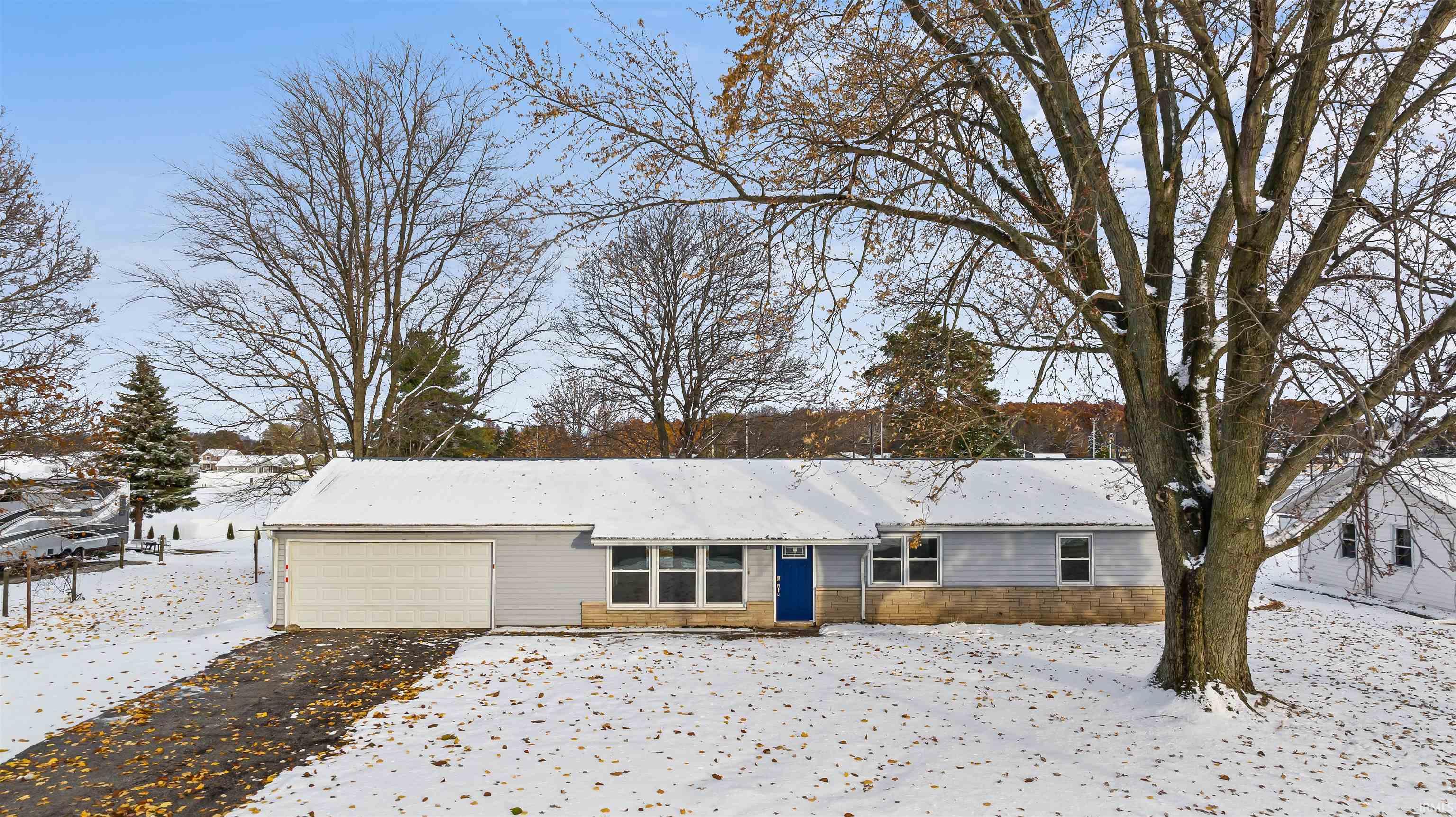12262 North Kern Road Syracuse, IN 46567 - Photo 1 of 24 Gallery Image 1