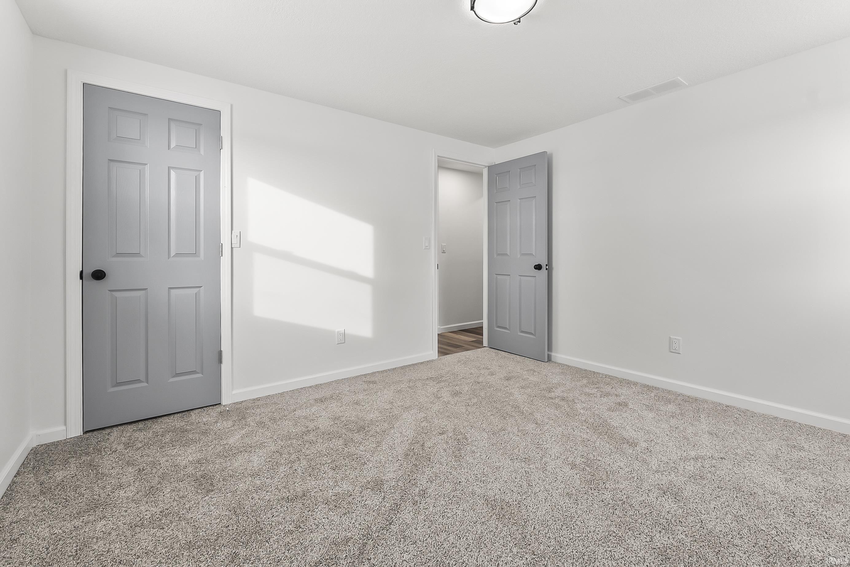 12262 North Kern Road Syracuse, IN 46567 - Photo 14 of 24 Gallery Image 14