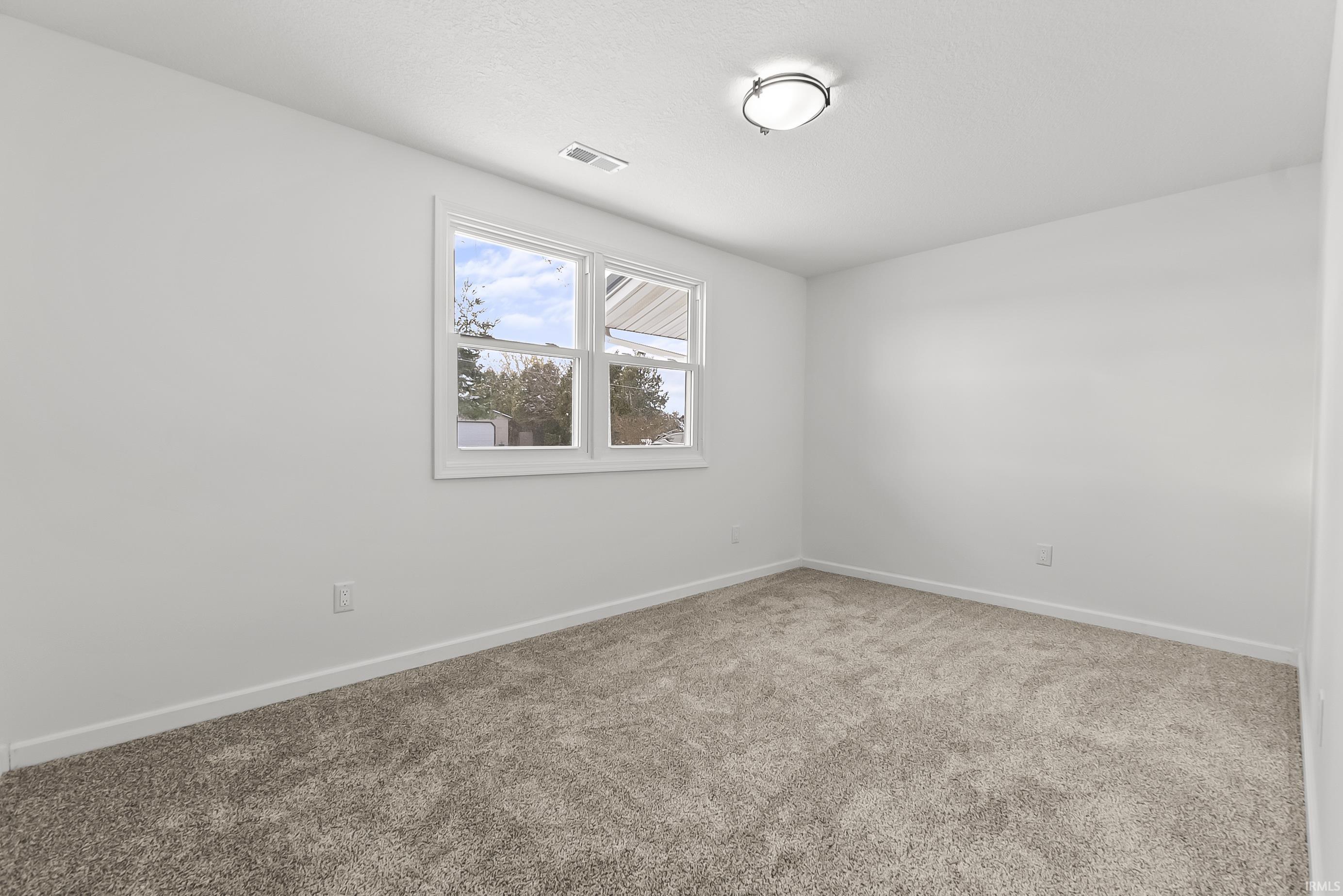12262 North Kern Road Syracuse, IN 46567 - Photo 15 of 24 Gallery Image 15