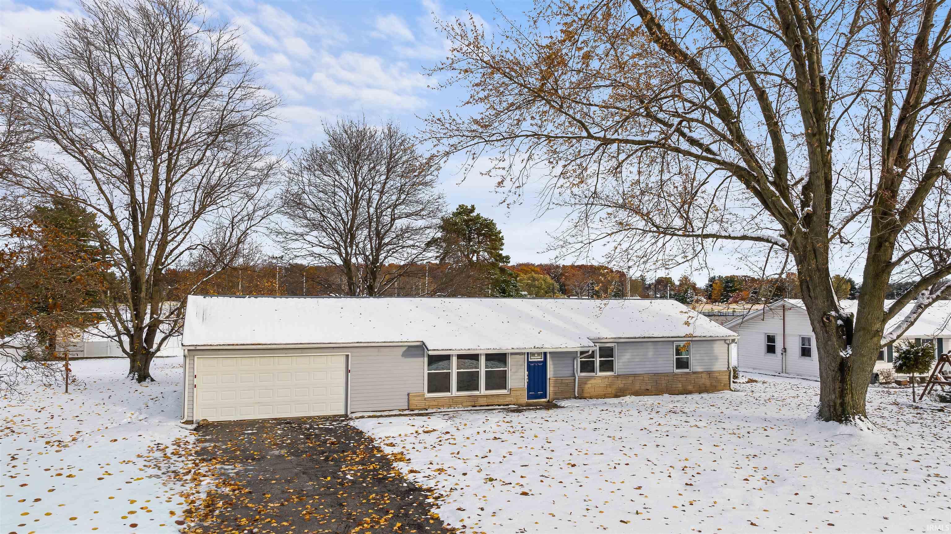 12262 North Kern Road Syracuse, IN 46567 - Photo 3 of 24 Gallery Image 3