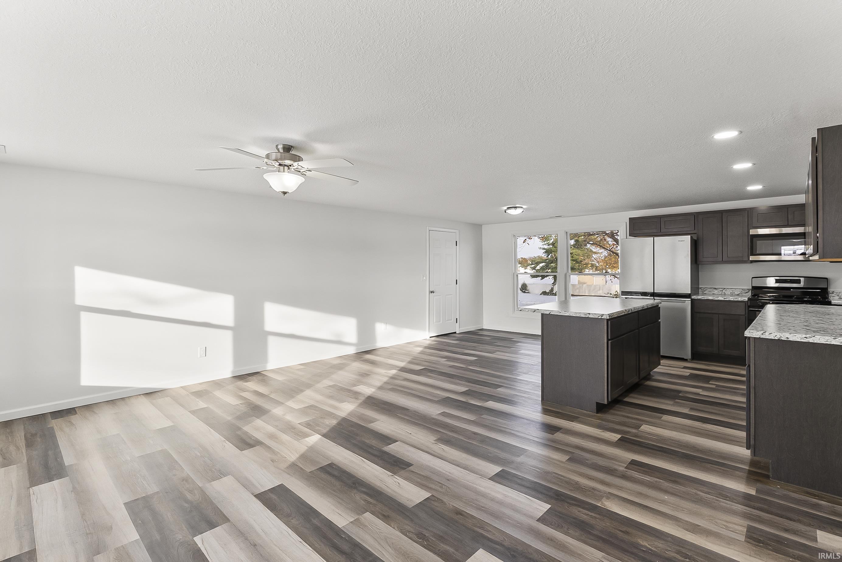 12262 North Kern Road Syracuse, IN 46567 - Photo 6 of 24 Gallery Image 6