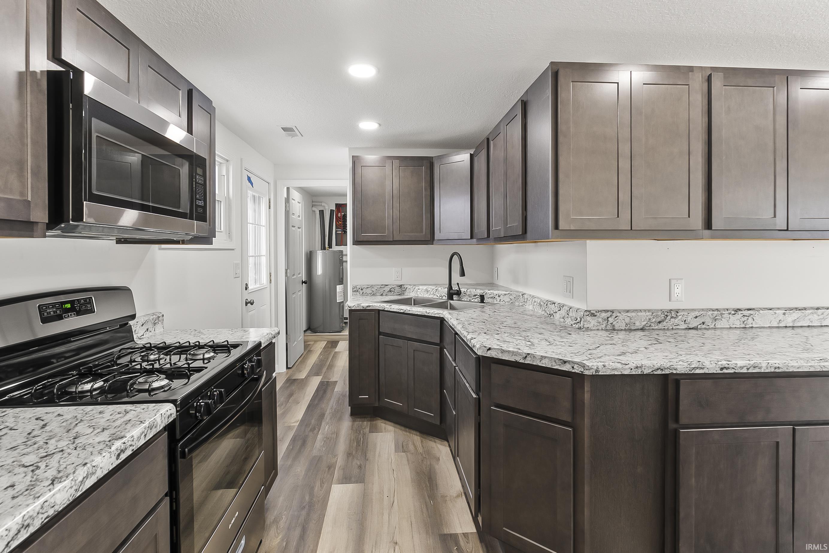 12262 North Kern Road Syracuse, IN 46567 - Photo 10 of 24 Gallery Image 10