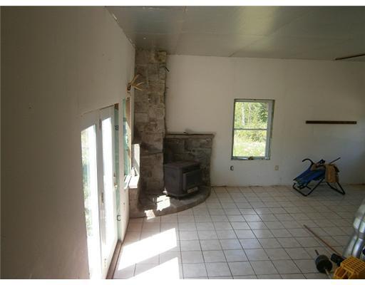 32 Hackett Road Winterport, ME 04496 - Photo 7 of 18 Den/Family/Great Room.