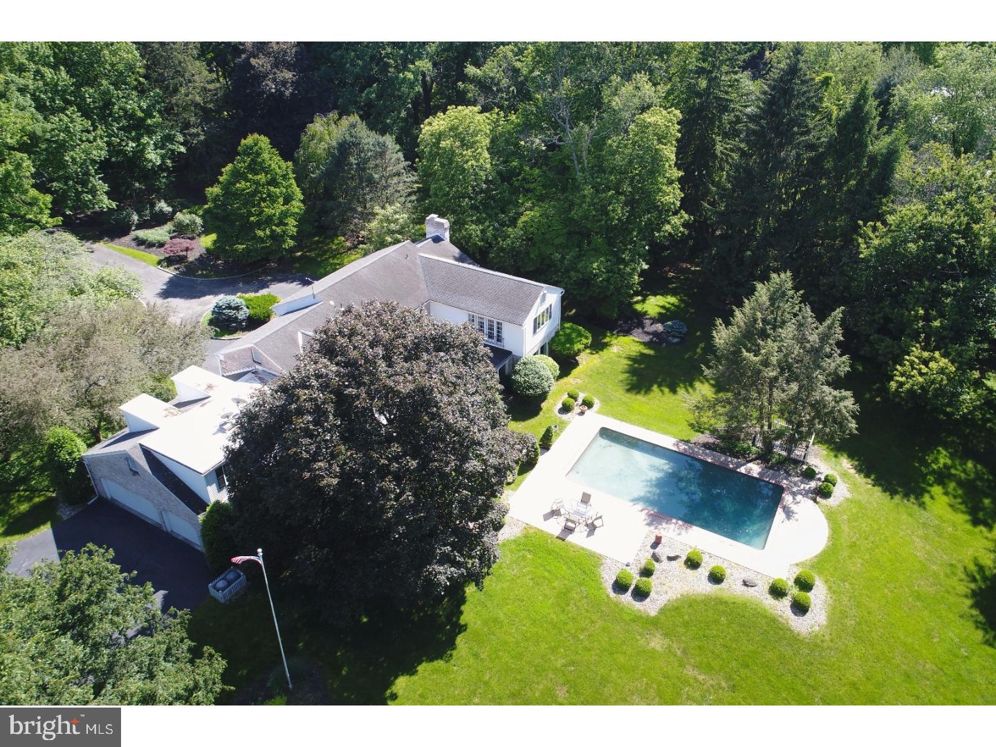 1583 Saucon Valley Road Bethlehem, PA 18015 - Photo 4 of 31 Gallery Image 4