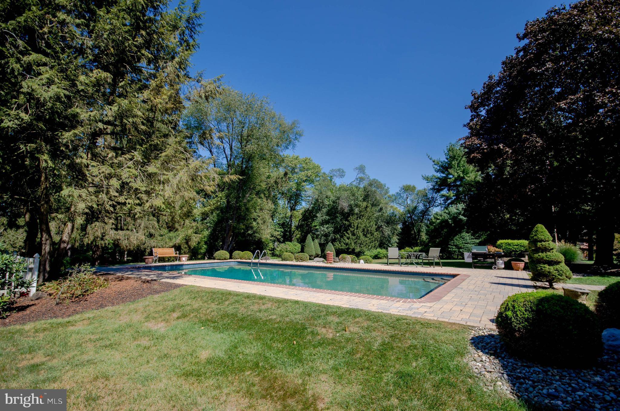 1583 Saucon Valley Road Bethlehem, PA 18015 - Photo 6 of 31 Gallery Image 6