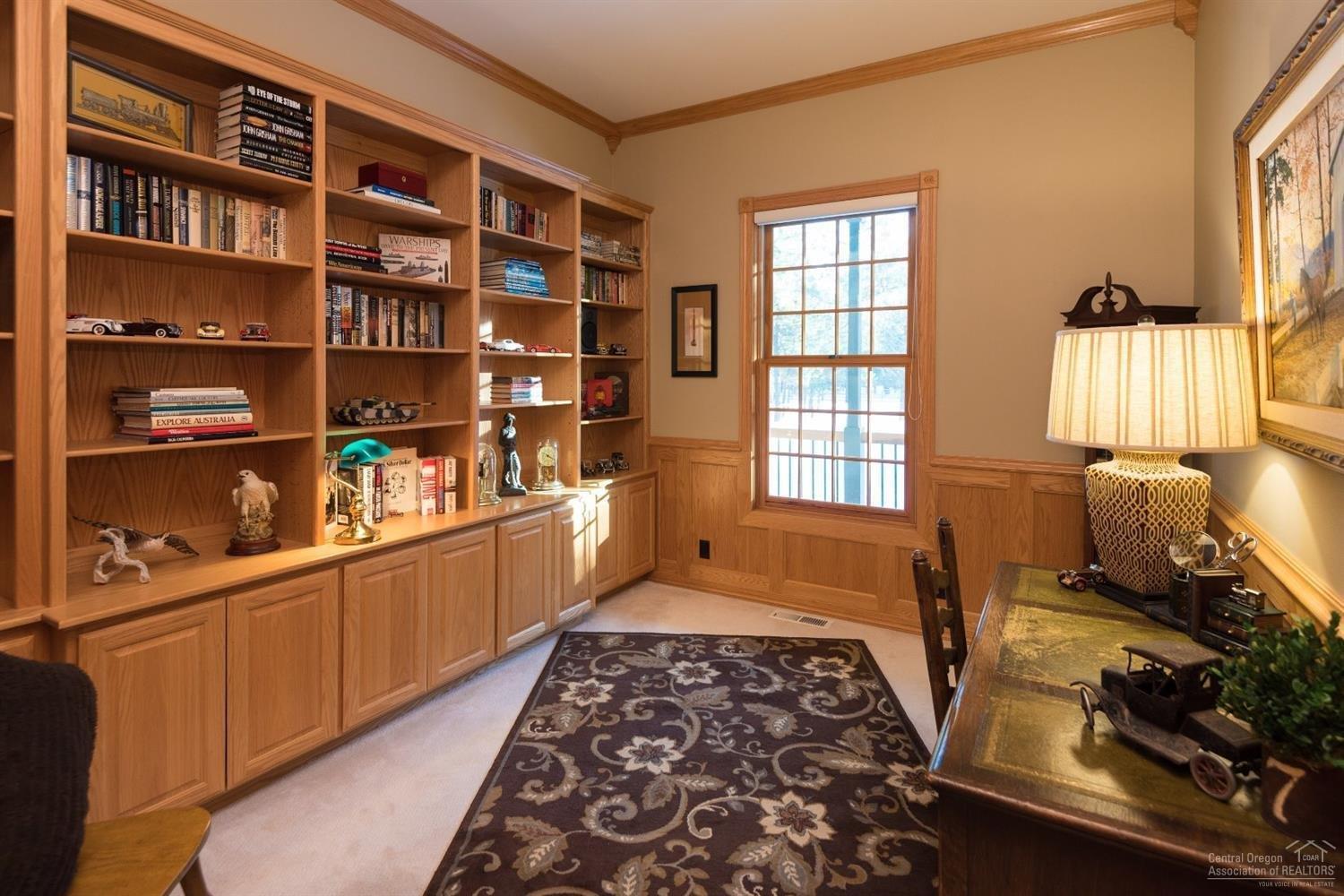16190 Foothill Loop Sisters, OR 97759 - Photo 11 of 25 Private Office with Built-ins and Wainsc