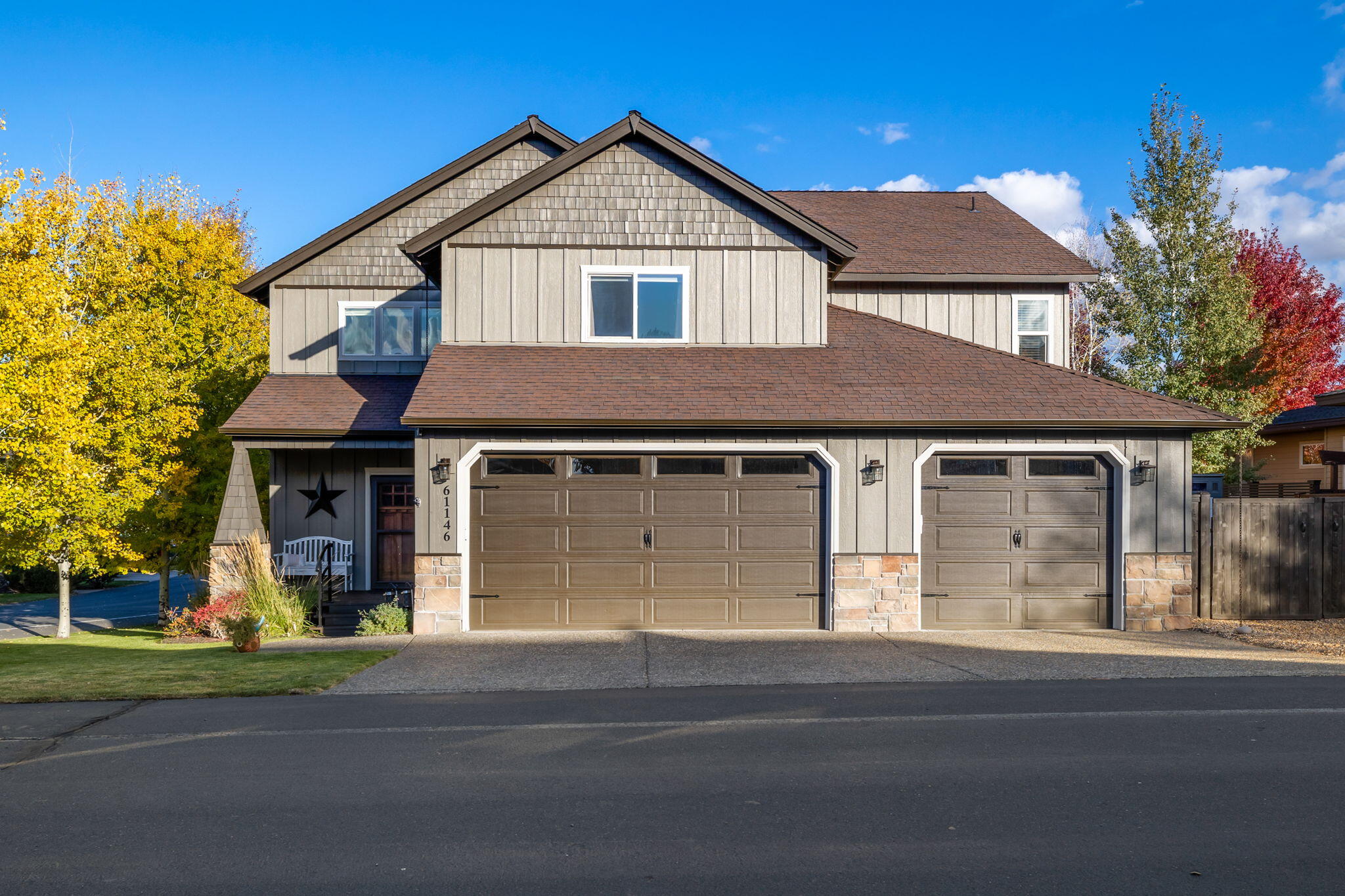 61146 Ridge Falls Place Bend, OR 97702 - Photo 5 of 51 Front