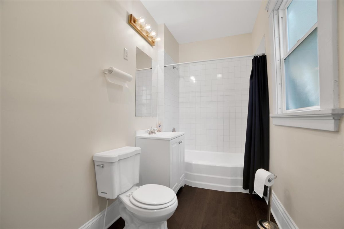 155 Chicago Road Oswego, IL 60543 - Photo 19 of 50 a bathroom with a toilet a sink and bathtub