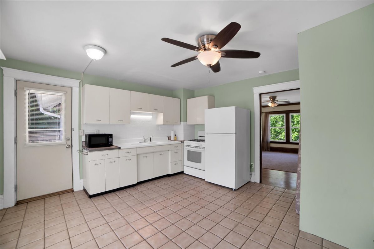 155 Chicago Road Oswego, IL 60543 - Photo 29 of 50 a room with furniture and white walls