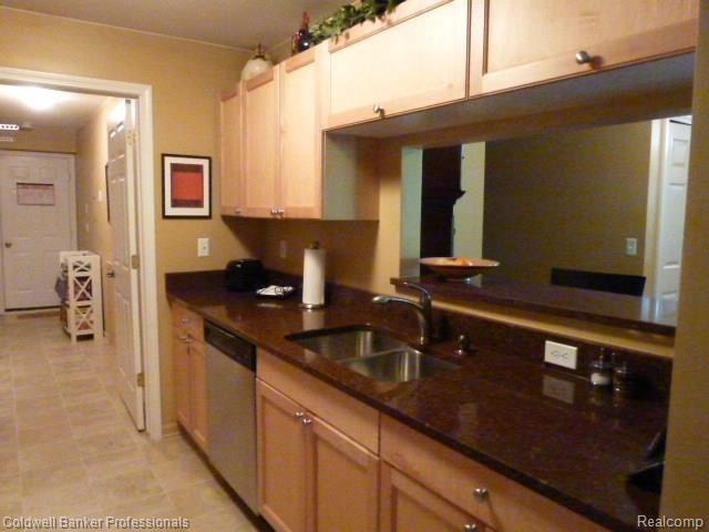3446 Tremonte Circle, Unit 163 Rochester, MI 48306 - Photo 7 of 26 P1010963.jpg