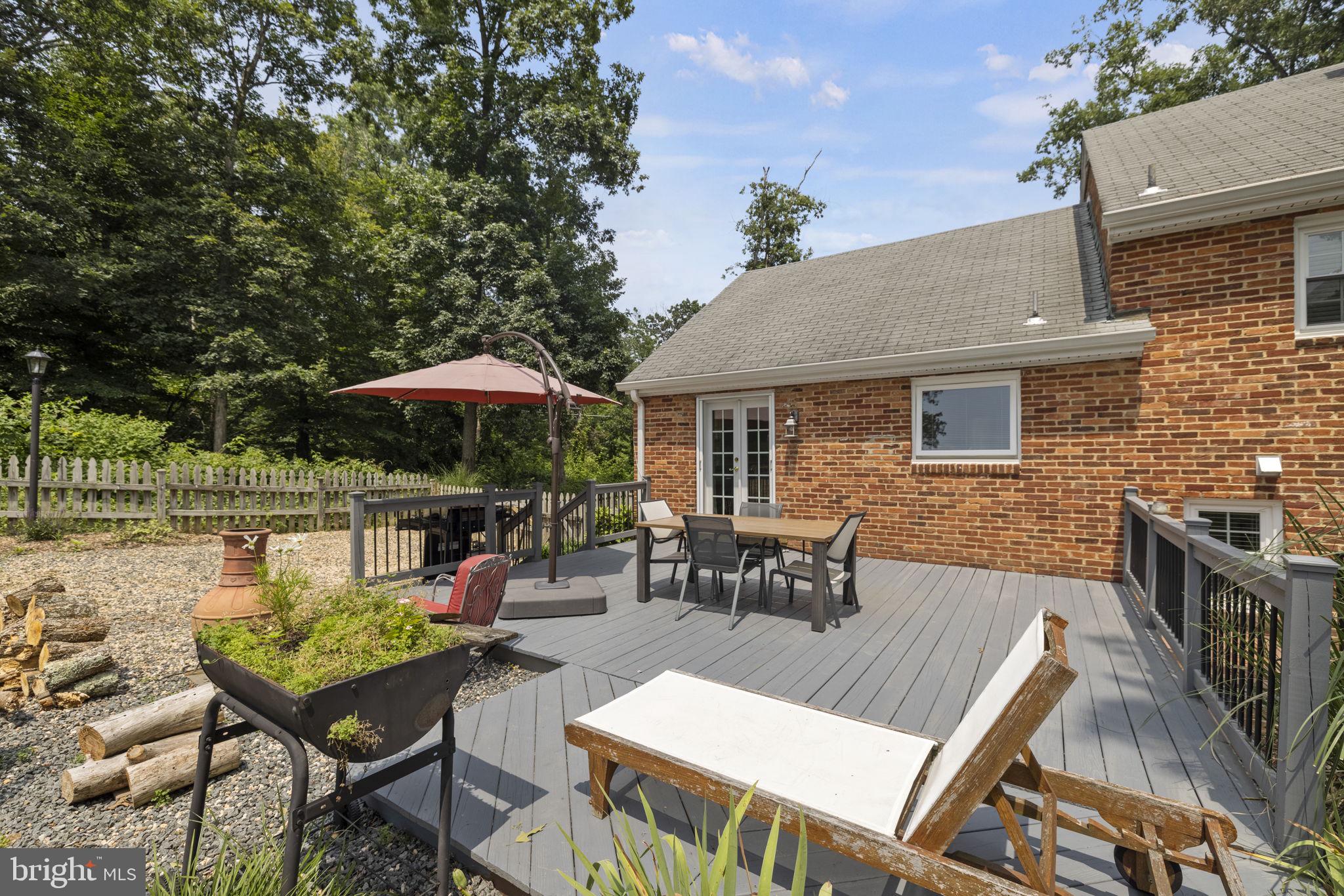 7002 Fort Hunt Road Alexandria, VA 22307 - Photo 23 of 33 Deck