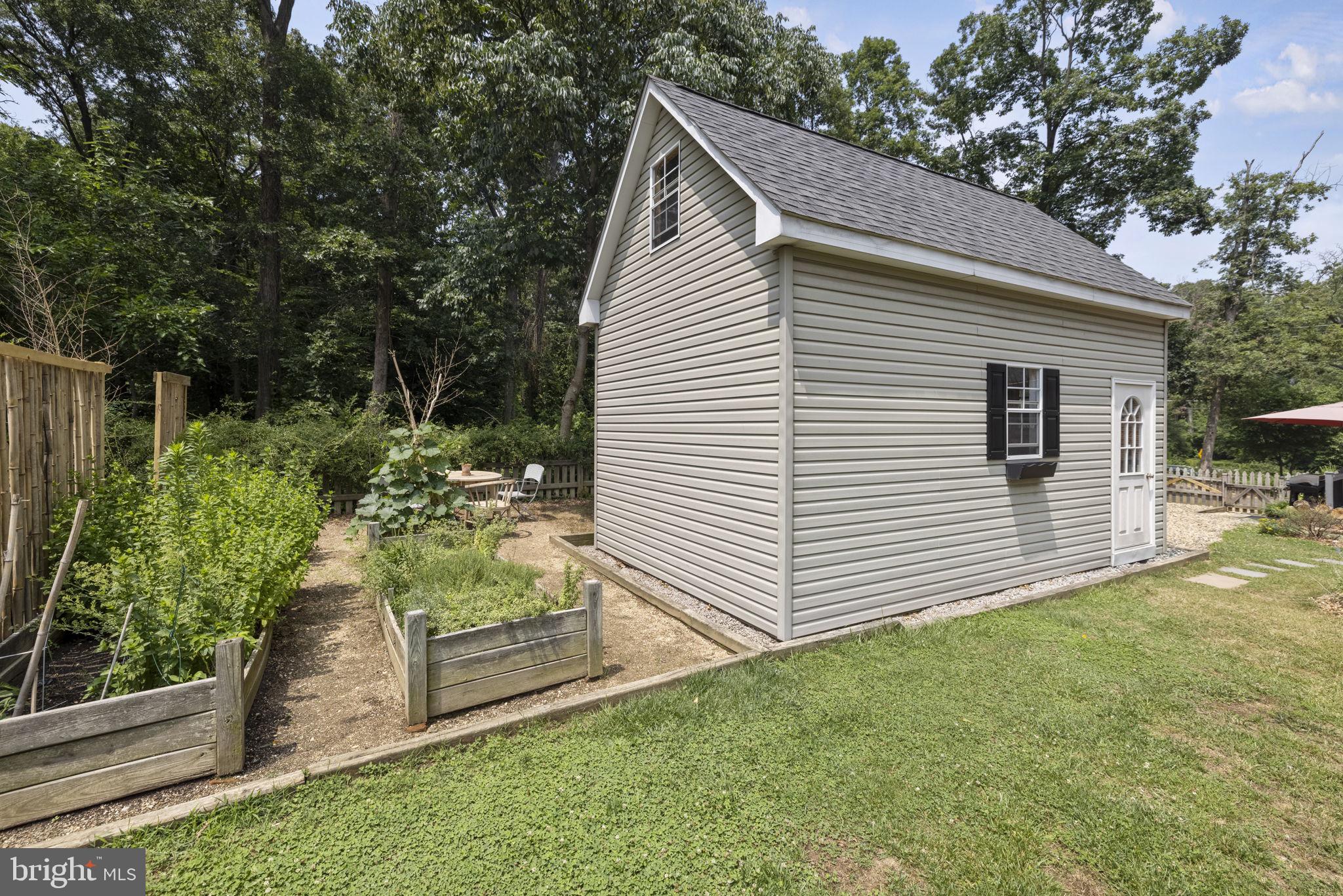 7002 Fort Hunt Road Alexandria, VA 22307 - Photo 26 of 33 Garden