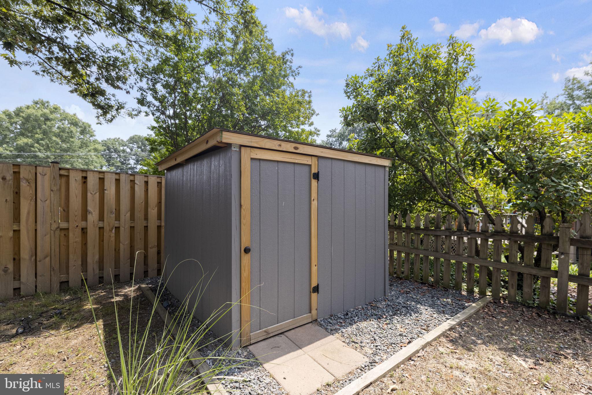 7002 Fort Hunt Road Alexandria, VA 22307 - Photo 30 of 33 Shed