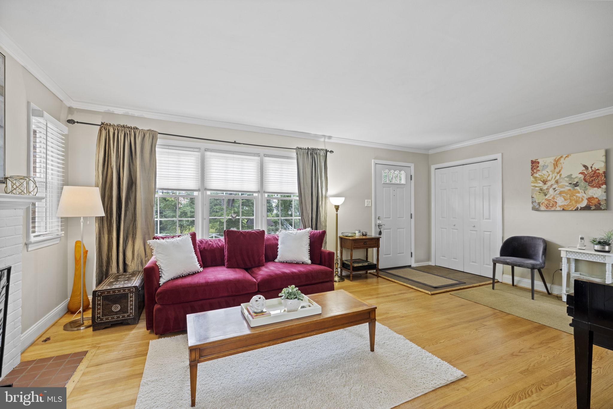 7002 Fort Hunt Road Alexandria, VA 22307 - Photo 6 of 33 Living Room with large windows for light