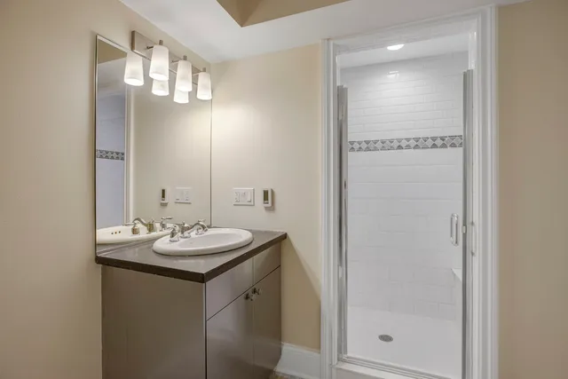 a view of bathroom with washer and dryer
