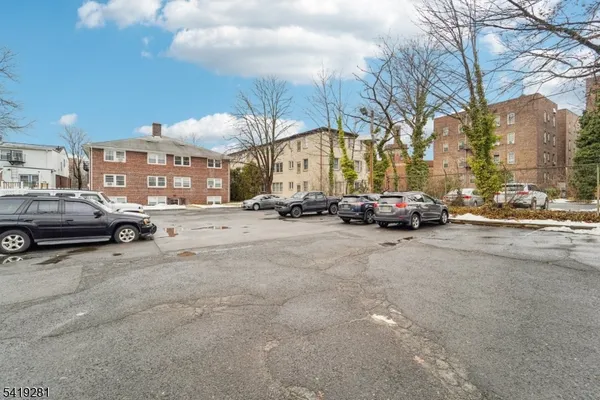 $1,800 | 357 Franklin Street, Unit 5, Bloomfield, NJ 07003