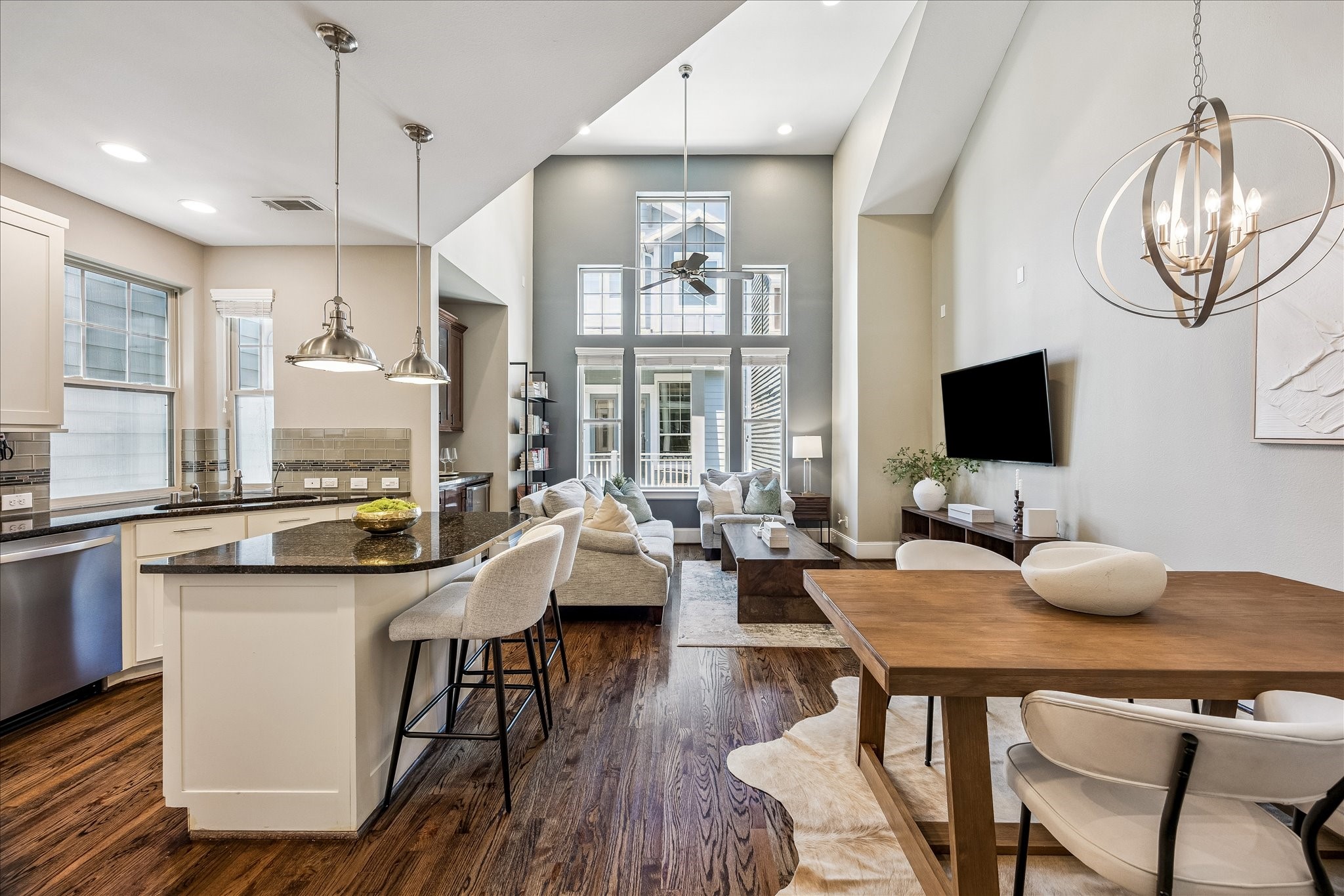 766 Nicholson Street Houston, TX 77007 - Photo 3 of 27 Soaring ceilings and an abundance of natural light welcome you into the open-concept living space.