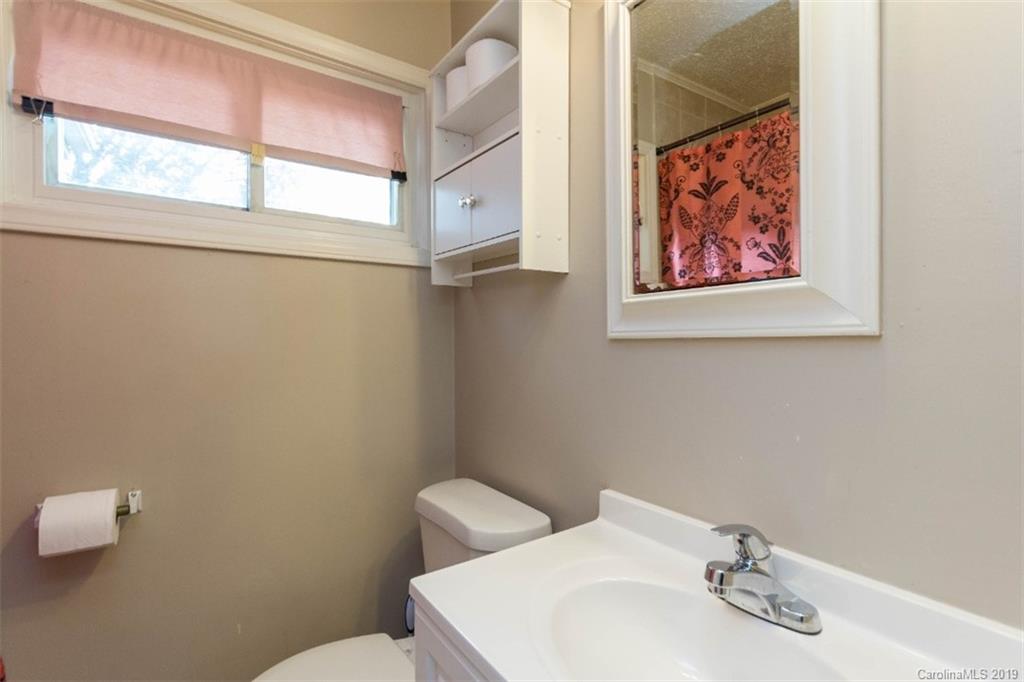 5301 Manning Road Charlotte, NC 28269 - Photo 12 of 26 Gallery Image 12