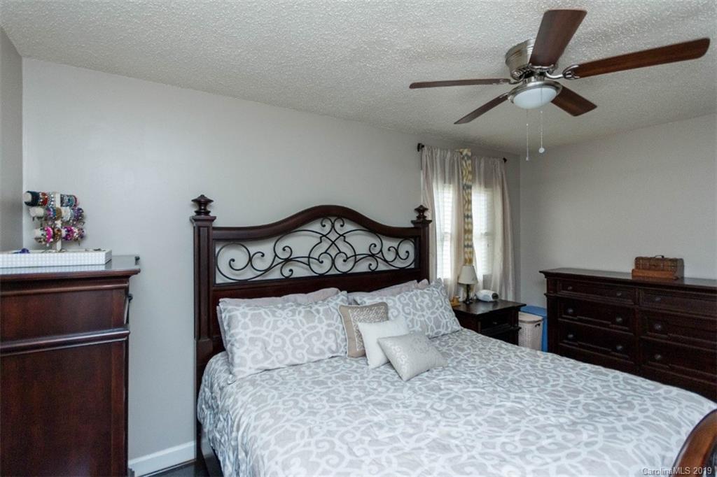 5301 Manning Road Charlotte, NC 28269 - Photo 17 of 26 Gallery Image 17