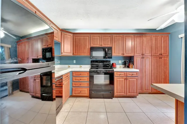 a kitchen that has a lot of cabinets in it
