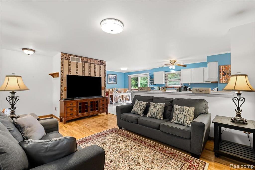 5633 Crandall Road Howell, MI 48855 - Photo 6 of 29