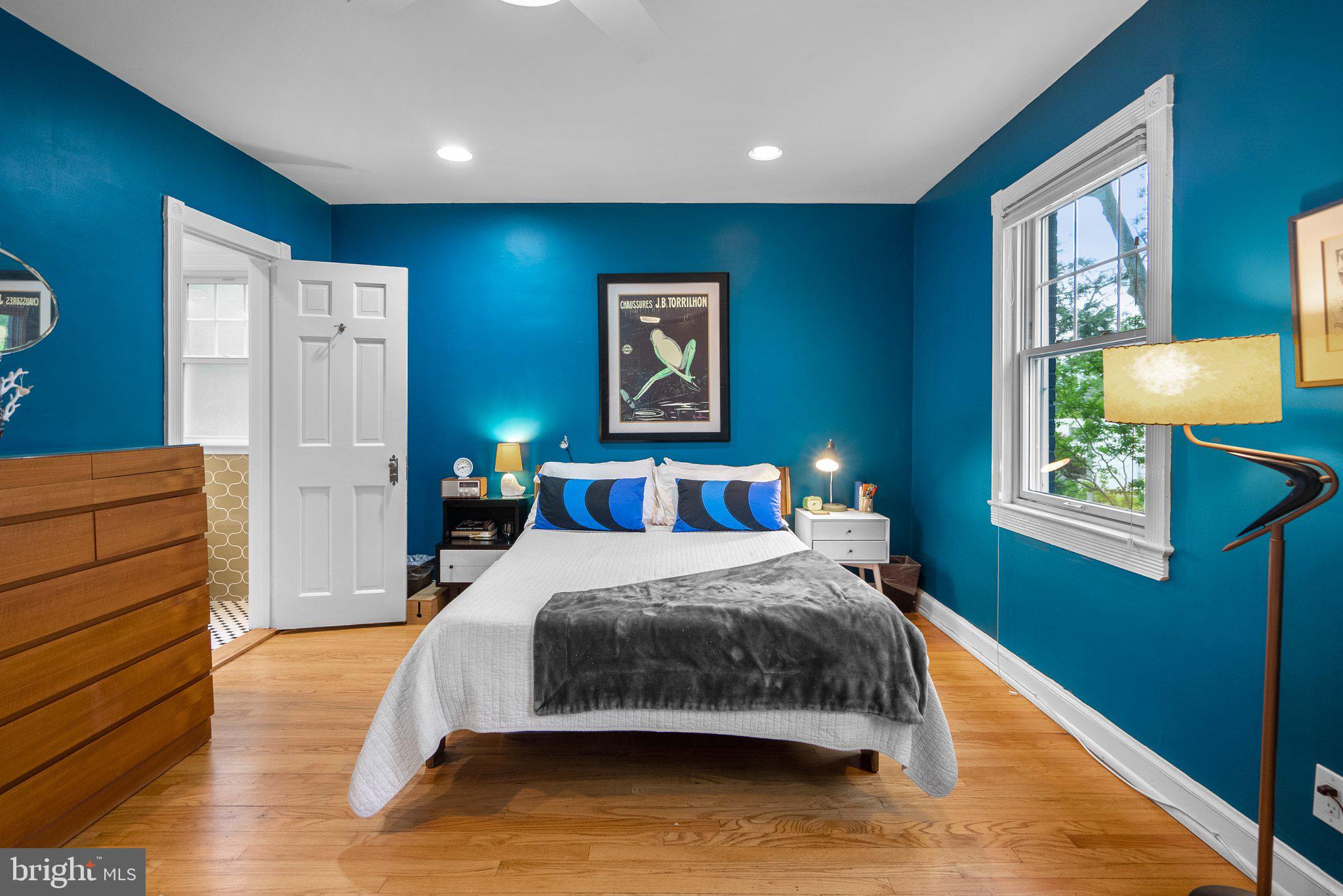 4831 Reservoir Road Northwest Washington, DC 20007 - Photo 20 of 44 Large windows