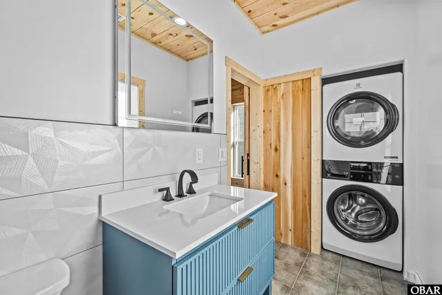 $2,495,000 | 40308 Due E Road, Avon, NC 27915