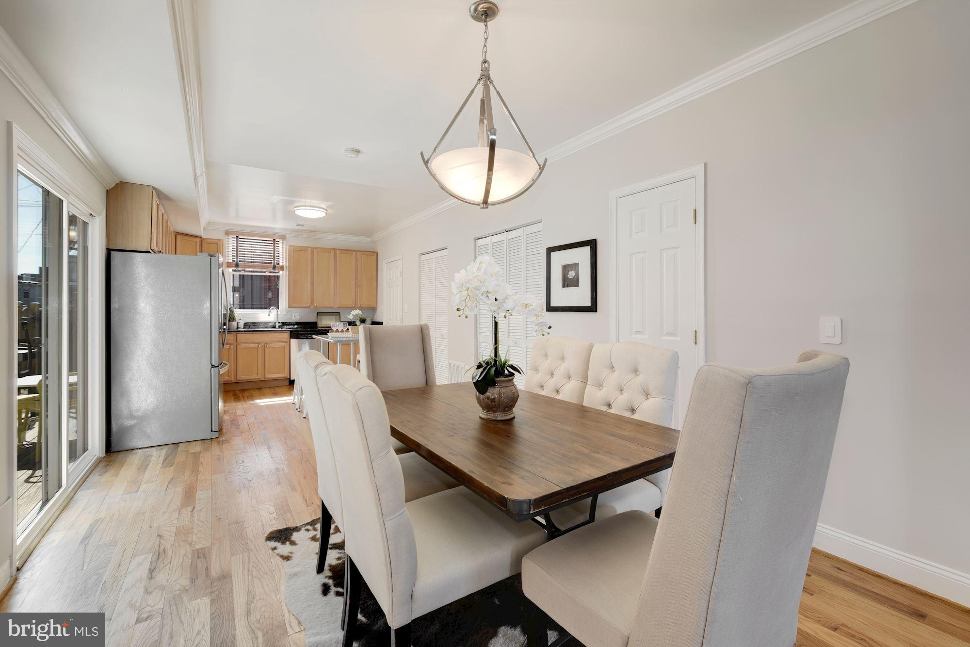 724 Columbia Road Northwest Washington, DC 20001 - Photo 3 of 33 Full dining room off kitchen