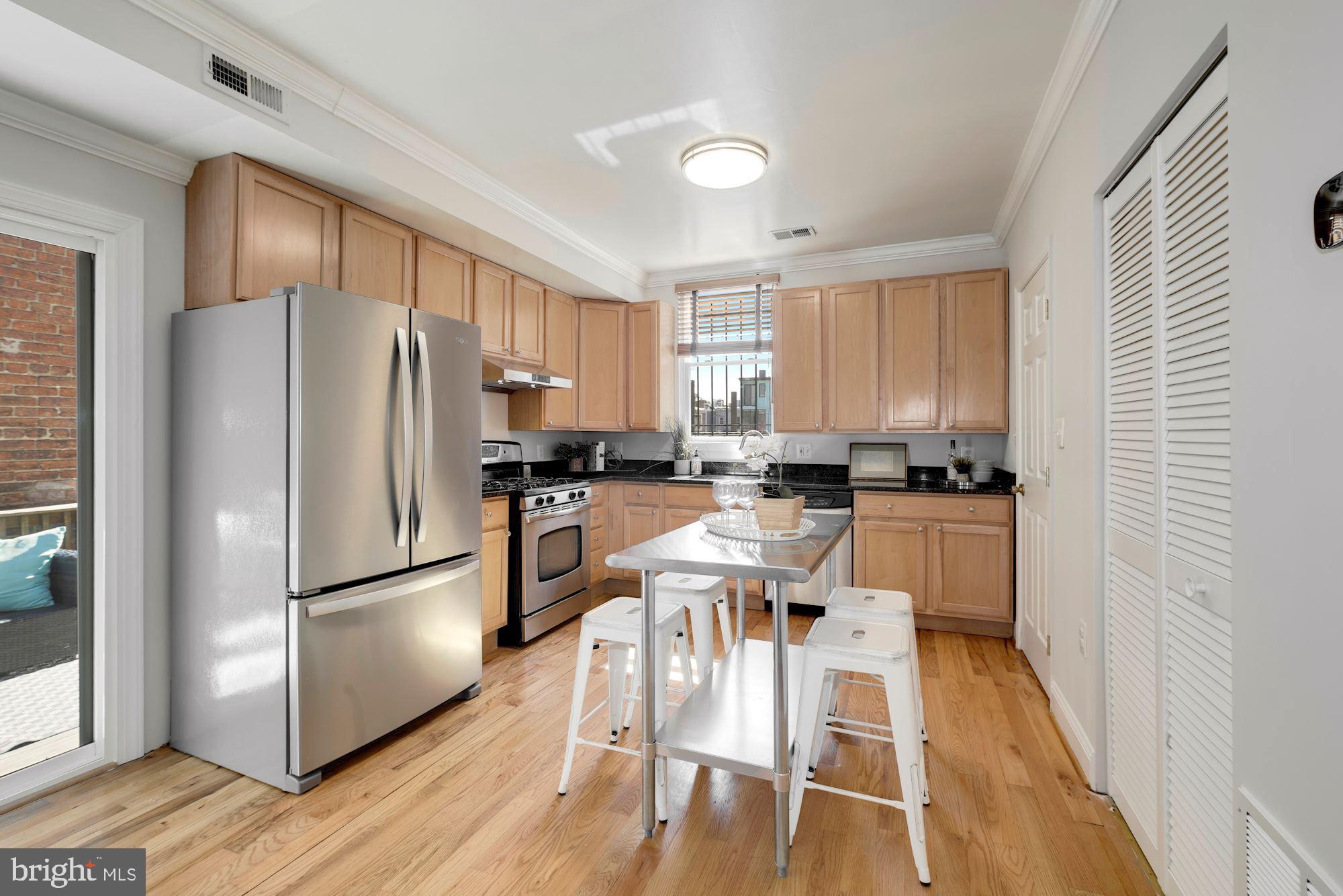 724 Columbia Road Northwest Washington, DC 20001 - Photo 5 of 33 HW floors throughout